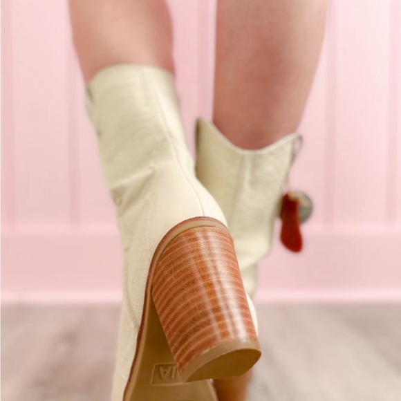 MIA Raylyn faux snake skin detail boots with western stitching - Picture 6 of 8